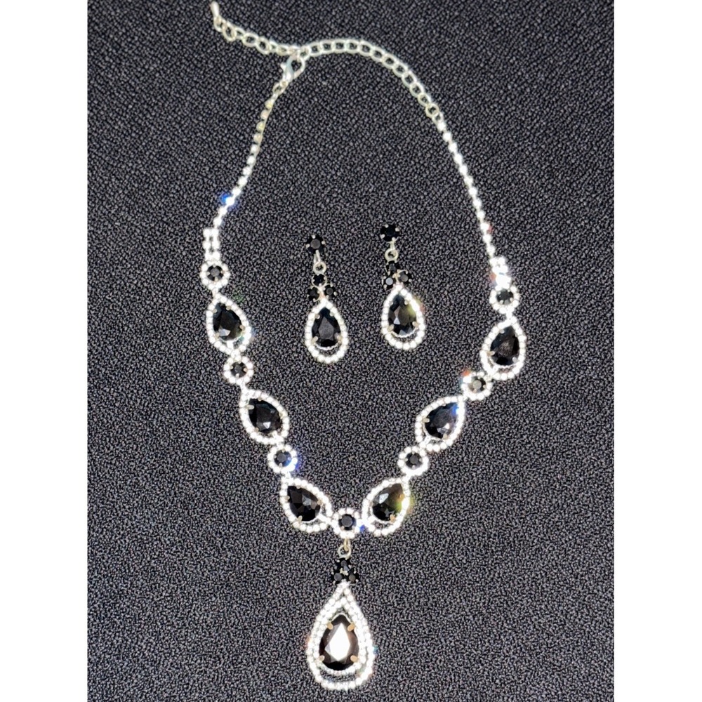 Elegant Black Teardrop Crystal Necklace and Earrings Set - Picture 2 of 13